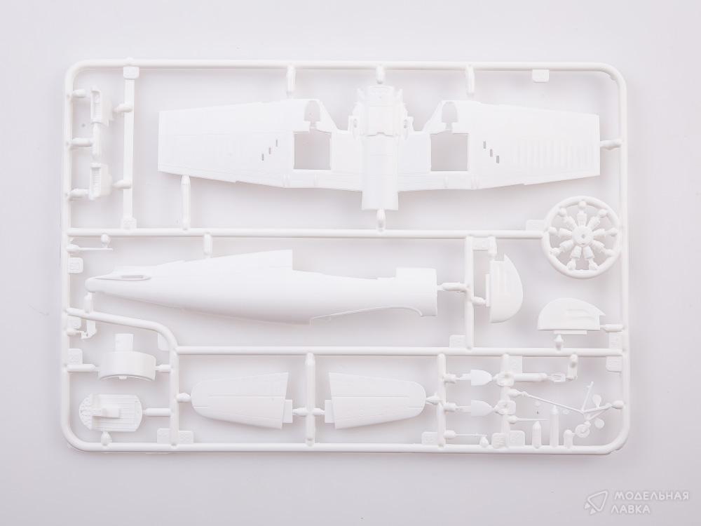 Сборная модель самолет F4U-1D Корсар в масштабе 1:72 Revell Сборная модель самолет F4U-1D Корсар Revell