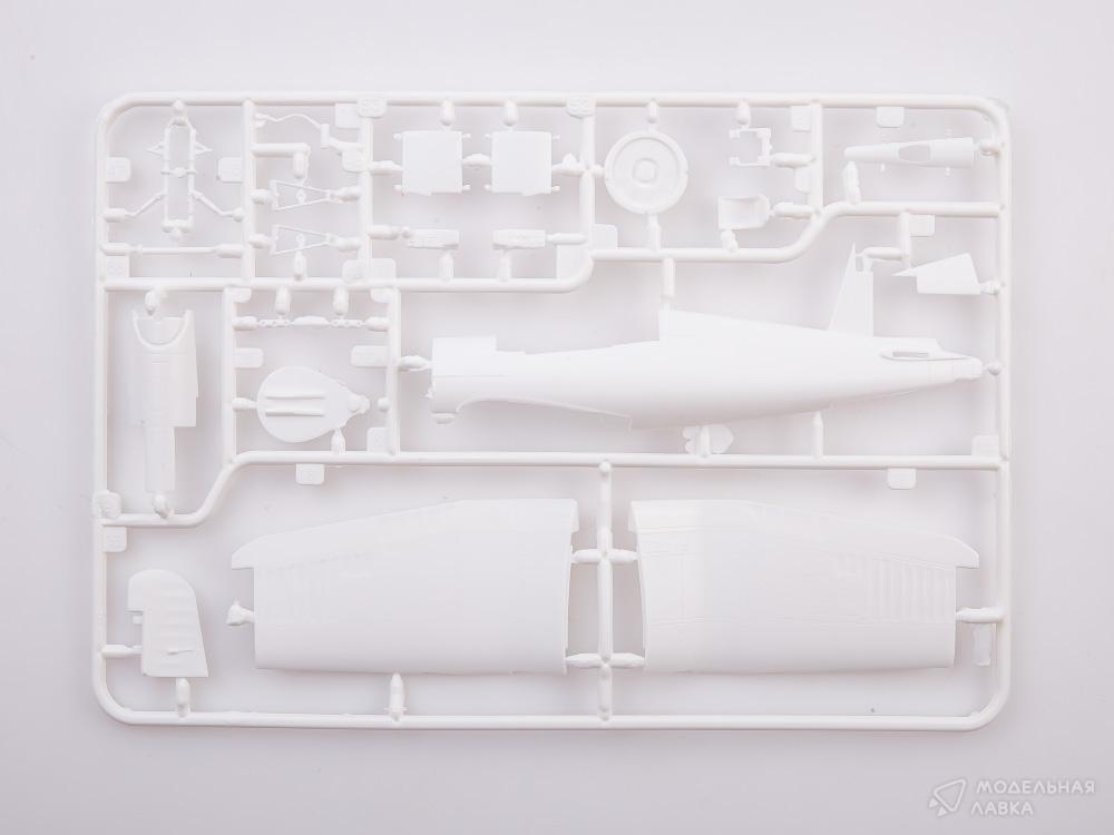 Сборная модель самолет F4U-1D Корсар в масштабе 1:72 Revell Сборная модель самолет F4U-1D Корсар Revell
