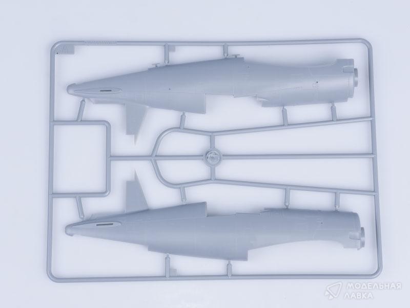 Сборная модель самолет F4U-4B Corsair в масштабе 1:48 Hobby Boss Сборная модель самолет F4U-4B Corsair Hobby Boss