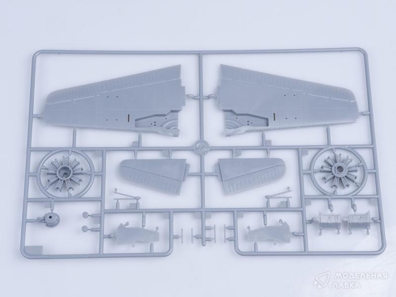 Сборная модель самолет F8F-1 Bearcat в масштабе 1:48 Hobby Boss Сборная модель самолет F8F-1 Bearcat Hobby Boss