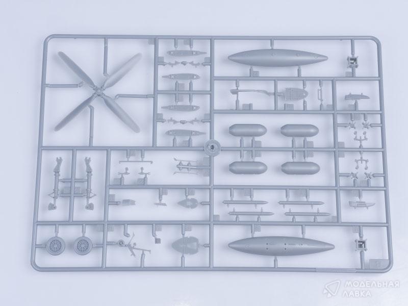 Сборная модель самолет F8F-1 Bearcat в масштабе 1:48 Hobby Boss Сборная модель самолет F8F-1 Bearcat Hobby Boss