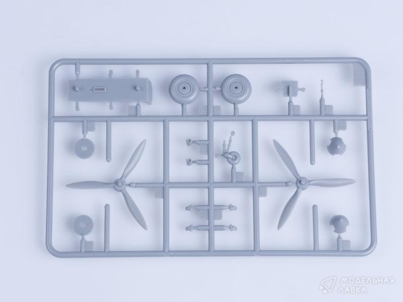 Сборная модель самолет Soviet Tu-2 Bomber в масштабе 1:72 Hobby Boss Сборная модель самолет Soviet Tu-2 Bomber Hobby Boss