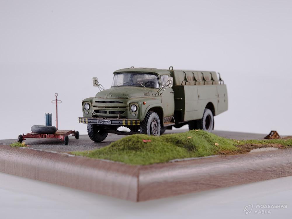 Сборная модель аэродромный пусковой агрегат АПА-50 (130) в масштабе 1:43 AVD Models Сборная модель аэродромный пусковой агрегат АПА-50 (130) AVD Models