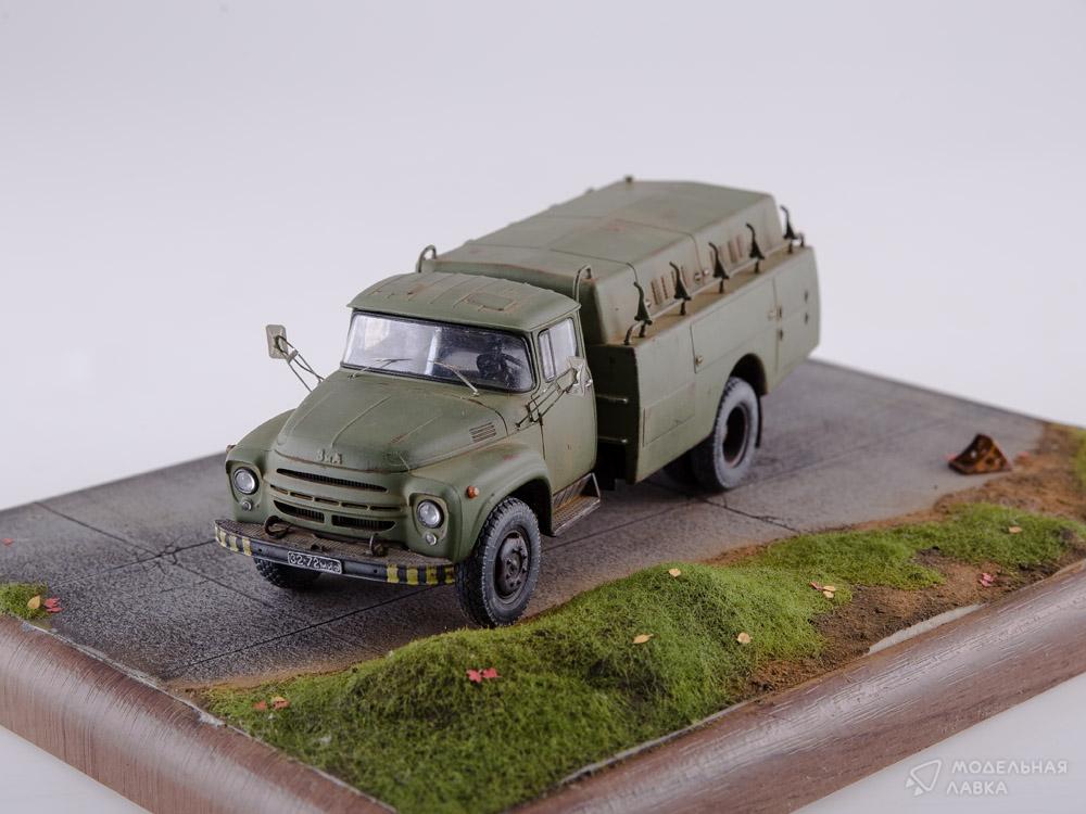 Сборная модель аэродромный пусковой агрегат АПА-50 (130) в масштабе 1:43 AVD Models Сборная модель аэродромный пусковой агрегат АПА-50 (130) AVD Models