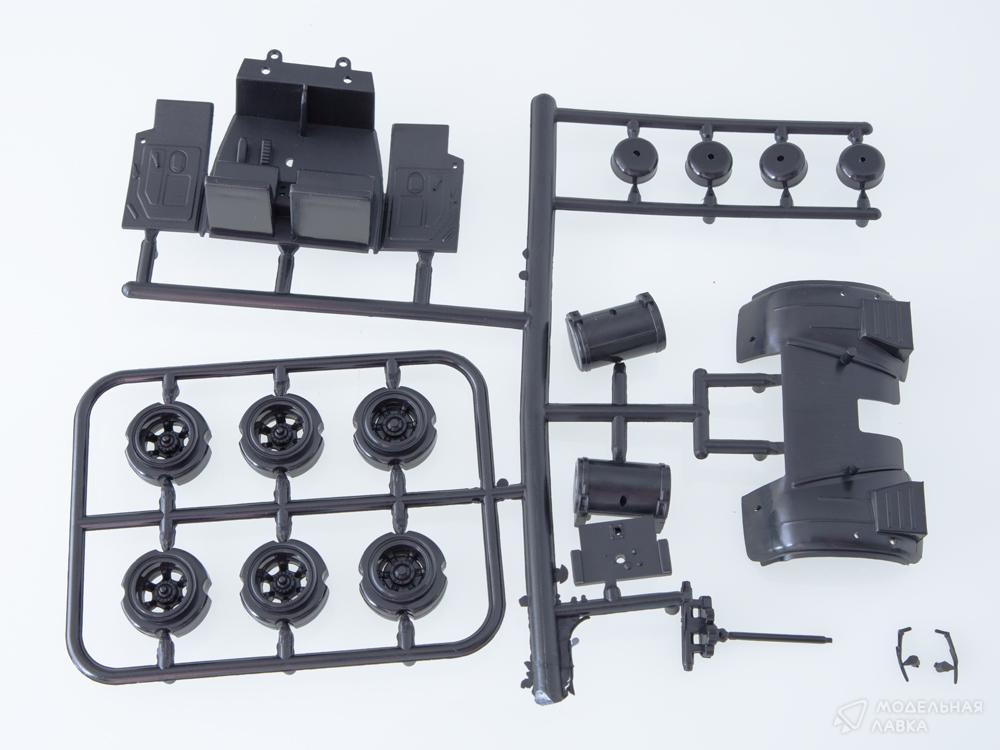 Сборная модель автокран КС-3575 (255Б1) в масштабе 1:43 AVD Models Сборная модель автокран КС-3575 (255Б1) AVD Models