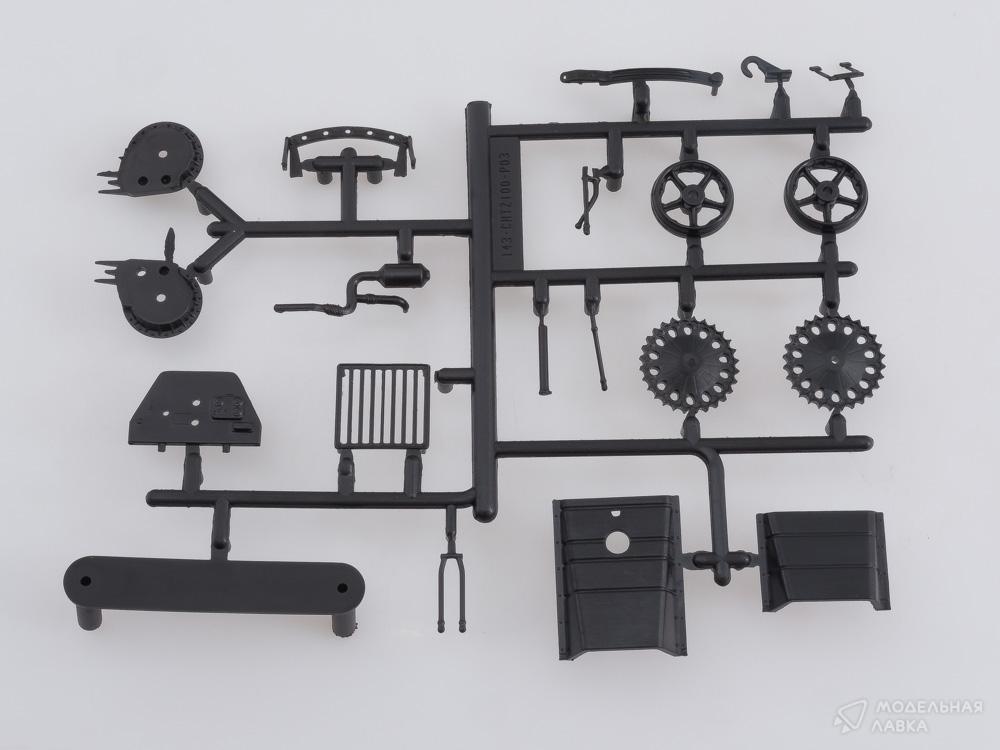 Сборная модель гусеничный трактор Т-100 в масштабе 1:43 AVD Models Сборная модель гусеничный трактор Т-100 AVD Models