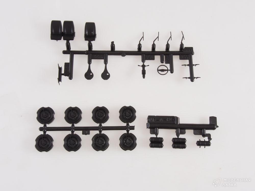 Сборная модель КАМАЗ-43118 6x6 бортовой с тентом в масштабе 1:43 AVD Models Сборная модель КАМАЗ-43118 6x6 бортовой с тентом AVD Models