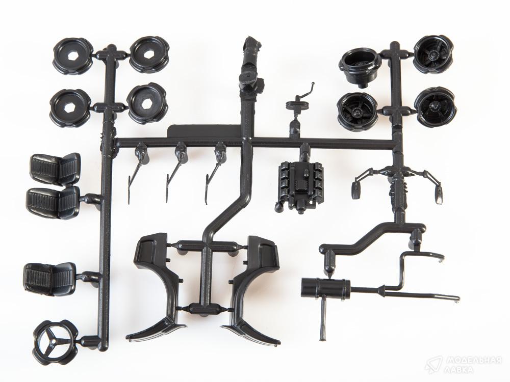 Сборная модель КАМАЗ-53212 контейнеровоз в масштабе 1:43 AVD Models Сборная модель КАМАЗ-53212 контейнеровоз AVD Models