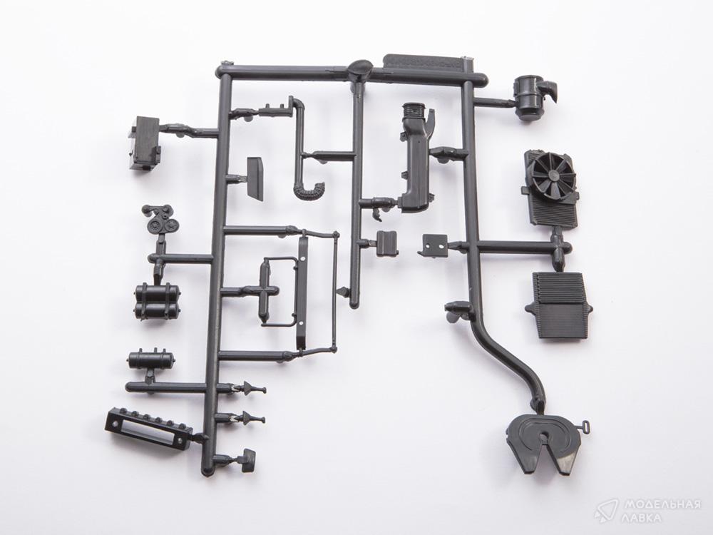 Сборная модель КАМАЗ-5490 с полуприцепом НЕФАЗ-93341 в масштабе 1:43 AVD Models Сборная модель КАМАЗ-5490 с полуприцепом НЕФАЗ-93341 AVD Models