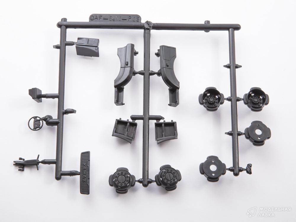 Сборная модель КАМАЗ-5490 с полуприцепом НЕФАЗ-93341 в масштабе 1:43 AVD Models Сборная модель КАМАЗ-5490 с полуприцепом НЕФАЗ-93341 AVD Models