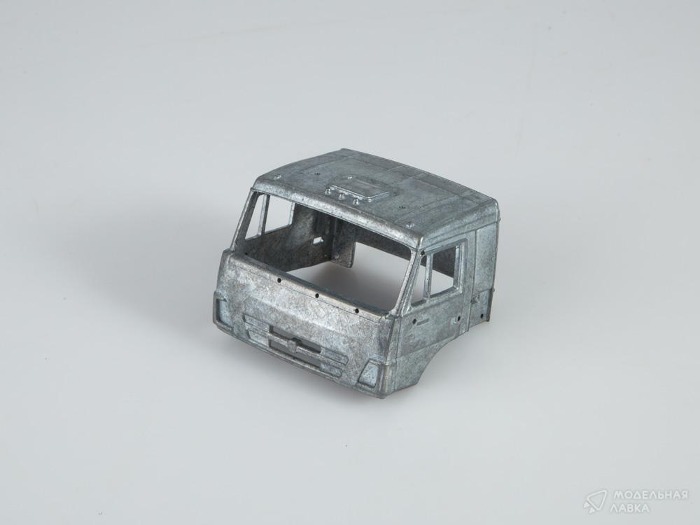 Сборная модель КАМАЗ-65225 (рестайлинг) седельный тягач в масштабе 1:43 AVD Models Сборная модель КАМАЗ-65225 (рестайлинг) седельный тягач AVD Models