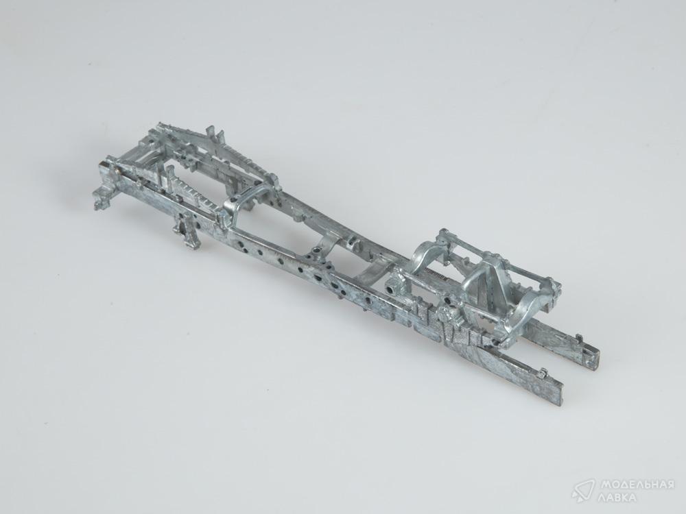 Сборная модель КАМАЗ-65225 (рестайлинг) седельный тягач в масштабе 1:43 AVD Models Сборная модель КАМАЗ-65225 (рестайлинг) седельный тягач AVD Models