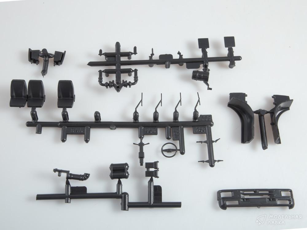Сборная модель КАМАЗ-65225 седельный тягач в масштабе 1:43 AVD Models Сборная модель КАМАЗ-65225 седельный тягач AVD Models