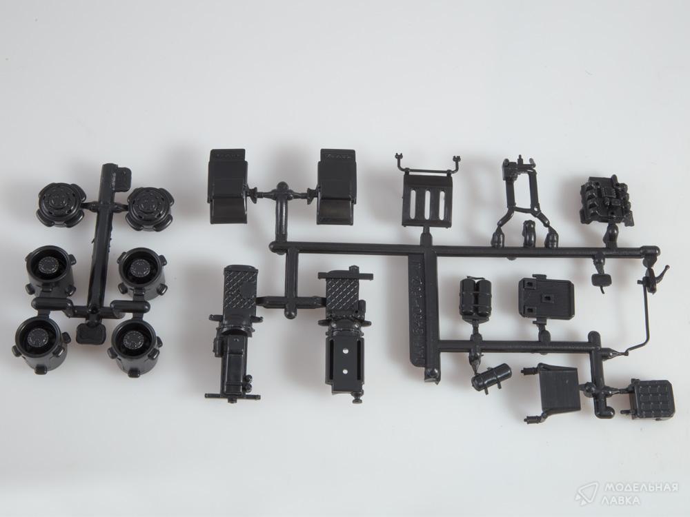 Сборная модель КАМАЗ-65225 седельный тягач в масштабе 1:43 AVD Models Сборная модель КАМАЗ-65225 седельный тягач AVD Models