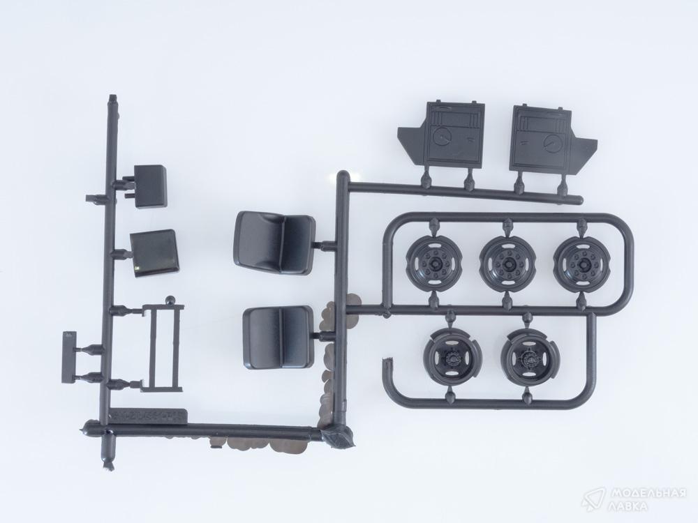 Сборная модель контейнерный мусоровоз КО-450 (4333) в масштабе 1:43 AVD Models Сборная модель контейнерный мусоровоз КО-450 (4333) AVD Models