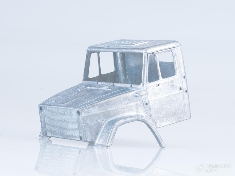 Сборная модель контейнерный мусоровоз КО-450 (4333) в масштабе 1:43 AVD Models Сборная модель контейнерный мусоровоз КО-450 (4333) AVD Models