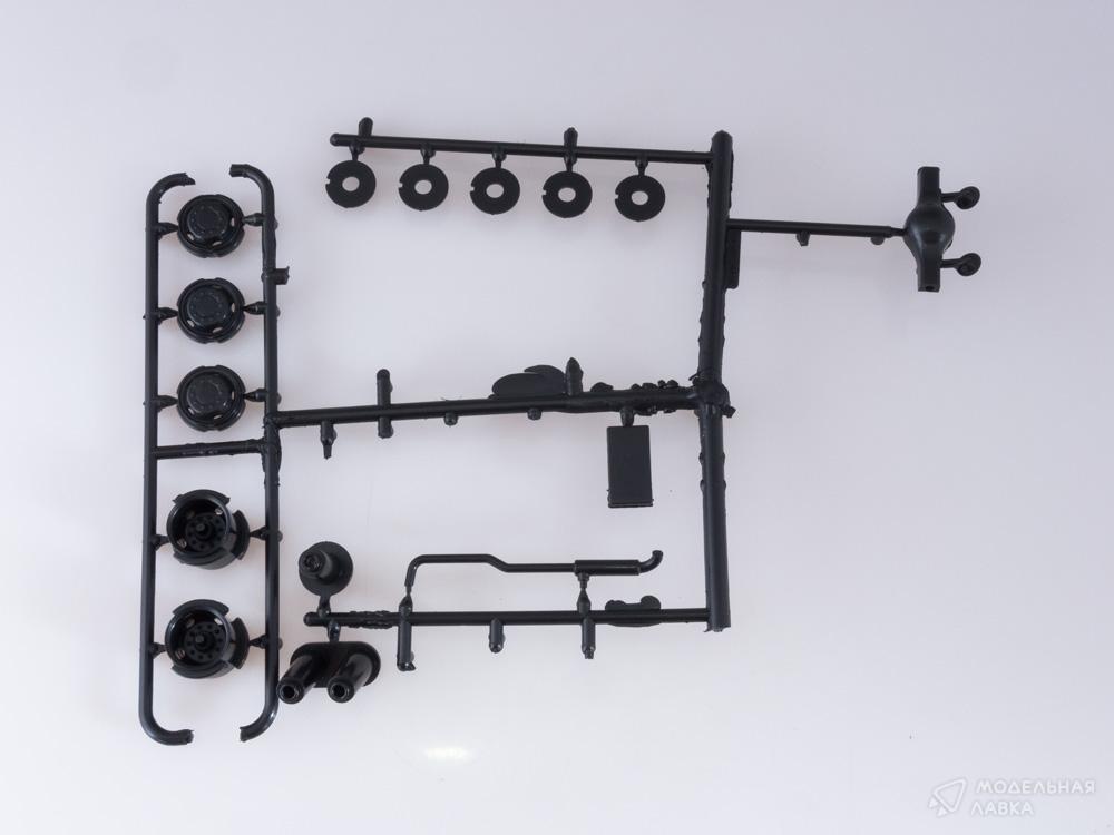 Сборная модель МАЗ-200В с полуприцепом МАЗ-5217 в масштабе 1:43 AVD Models Сборная модель МАЗ-200В с полуприцепом МАЗ-5217 AVD Models