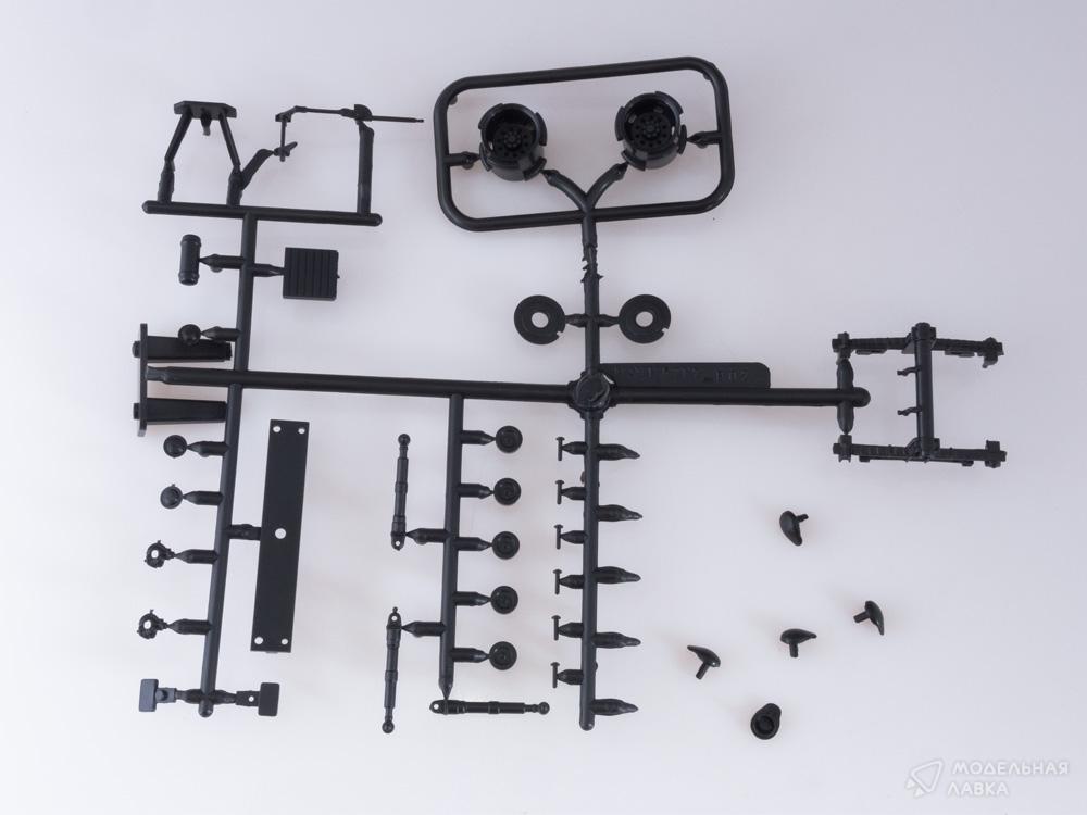 Сборная модель МАЗ-200В с полуприцепом МАЗ-5217 в масштабе 1:43 AVD Models Сборная модель МАЗ-200В с полуприцепом МАЗ-5217 AVD Models