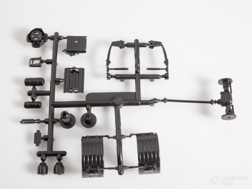 Сборная модель МАЗ-5440 с полуприцепом МАЗ-9758 в масштабе 1:43 AVD Models Сборная модель МАЗ-5440 с полуприцепом МАЗ-9758 AVD Models