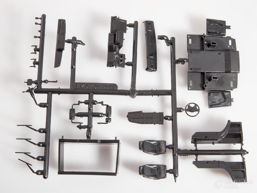 Сборная модель МАЗ-5440 с полуприцепом МАЗ-9758 в масштабе 1:43 AVD Models Сборная модель МАЗ-5440 с полуприцепом МАЗ-9758 AVD Models
