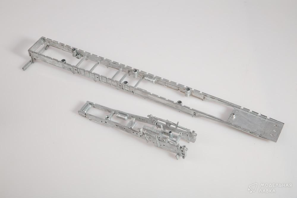 Сборная модель МАЗ-5440 с полуприцепом МАЗ-9758 в масштабе 1:43 AVD Models Сборная модель МАЗ-5440 с полуприцепом МАЗ-9758 AVD Models