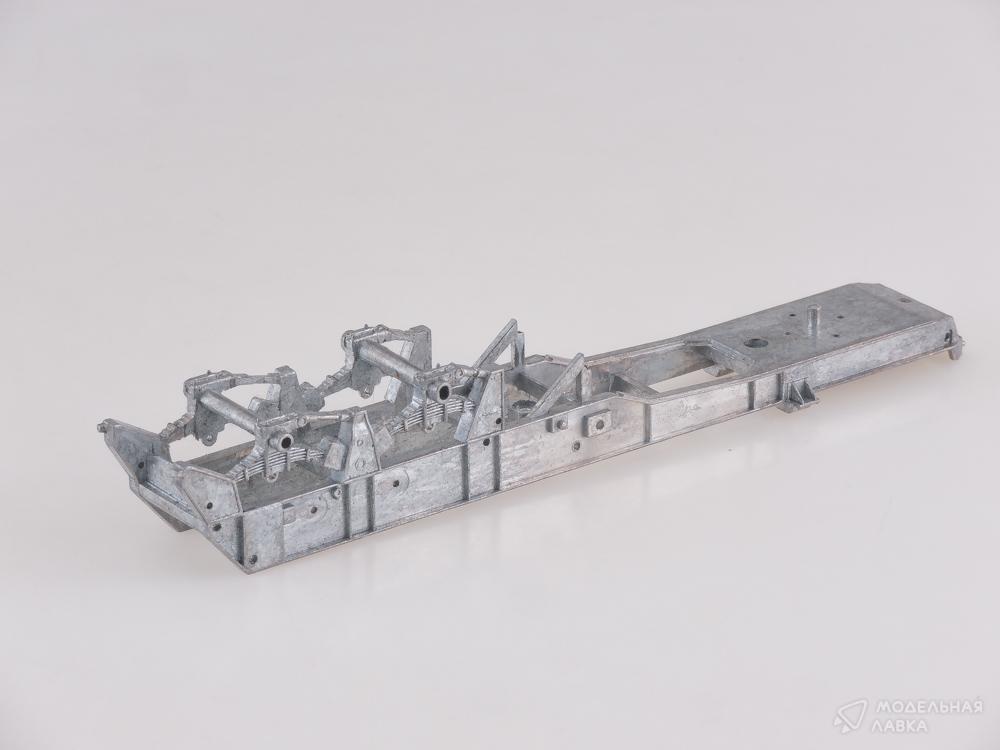 Сборная модель полуприцеп МАЗ-9506-20 в масштабе 1:43 AVD Models Сборная модель полуприцеп МАЗ-9506-20 AVD Models