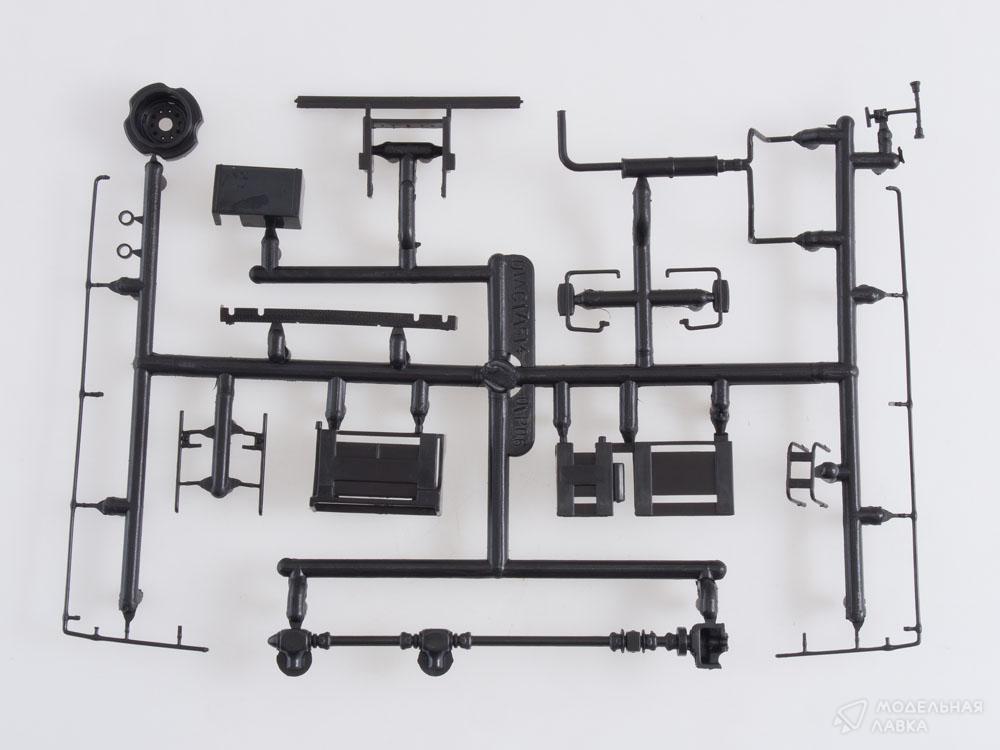 Сборная модель пожарная цистерна АЦ-7,5-40 (4320) в масштабе 1:43 AVD Models Сборная модель пожарная цистерна АЦ-7,5-40 (4320) AVD Models