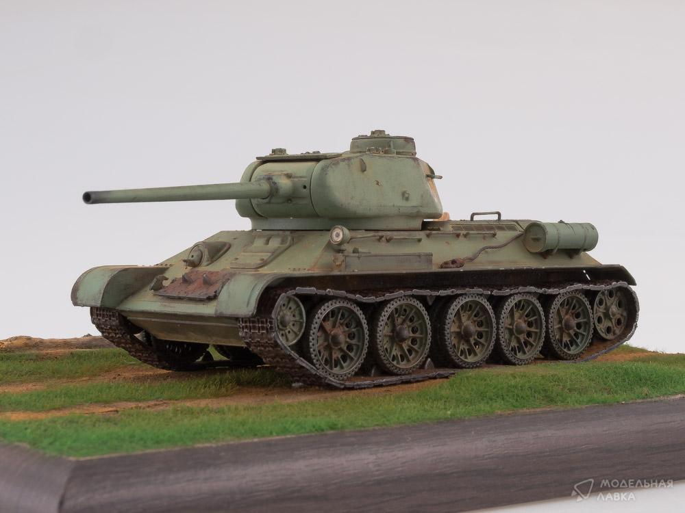 Сборная модель средний танк T-34-85 в масштабе 1:43 AVD Models Сборная модель средний танк T-34-85 AVD Models