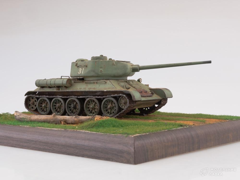 Сборная модель средний танк T-34-85 в масштабе 1:43 AVD Models Сборная модель средний танк T-34-85 AVD Models
