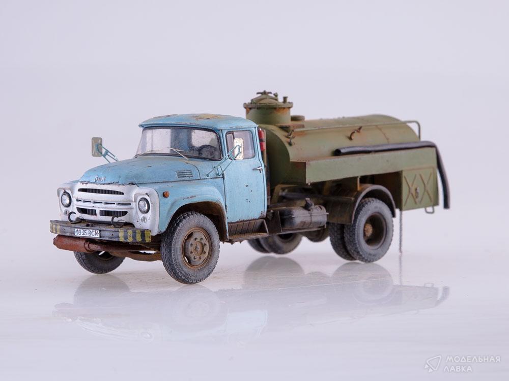 Сборная модель топливозаправщик АТЗ-3,8-130 в масштабе 1:43 AVD Models Сборная модель топливозаправщик АТЗ-3,8-130 AVD Models