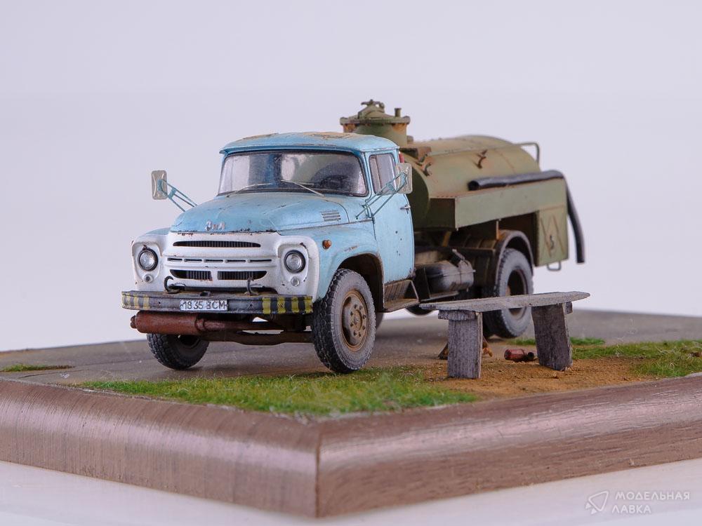 Сборная модель топливозаправщик АТЗ-3,8-130 в масштабе 1:43 AVD Models Сборная модель топливозаправщик АТЗ-3,8-130 AVD Models