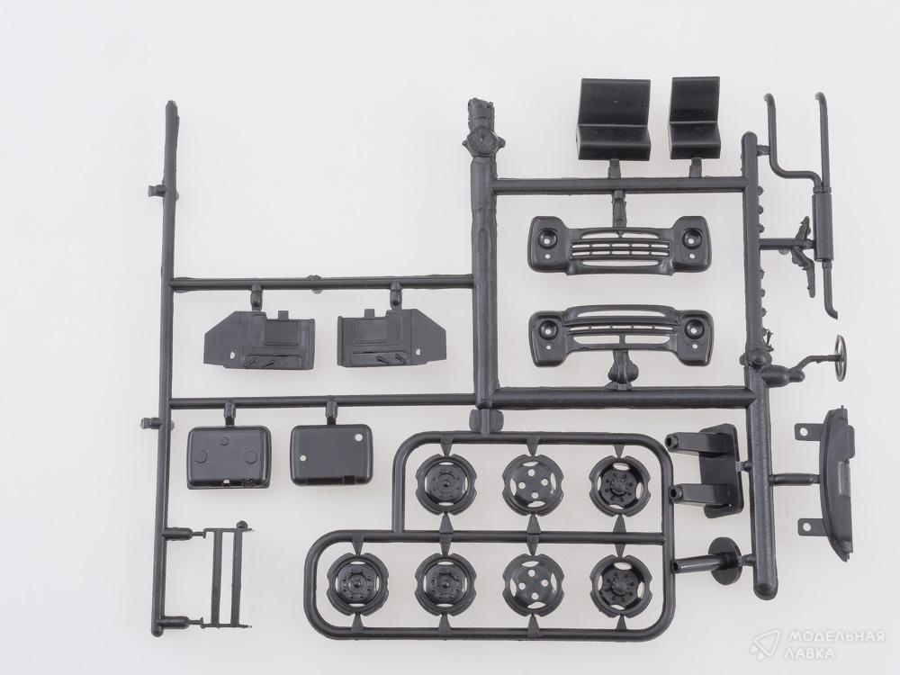 Сборная модель топливозаправщик АТЗ-3,8-130 в масштабе 1:43 AVD Models Сборная модель топливозаправщик АТЗ-3,8-130 AVD Models