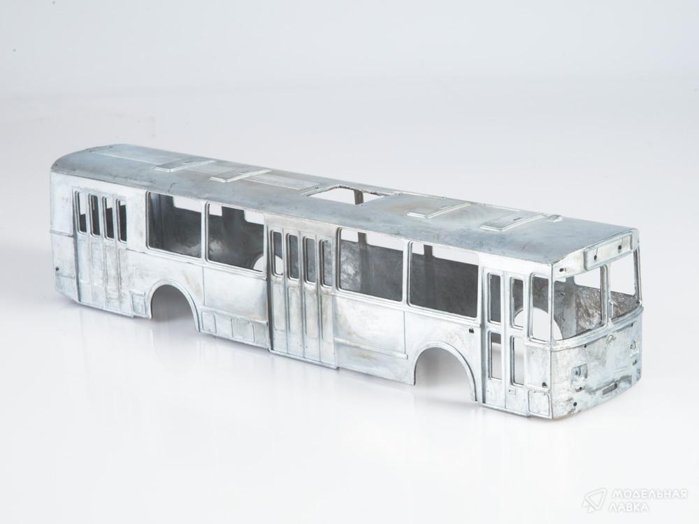 Сборная модель троллейбус ЗИУ-9 в масштабе 1:43 AVD Models Сборная модель троллейбус ЗИУ-9 AVD Models