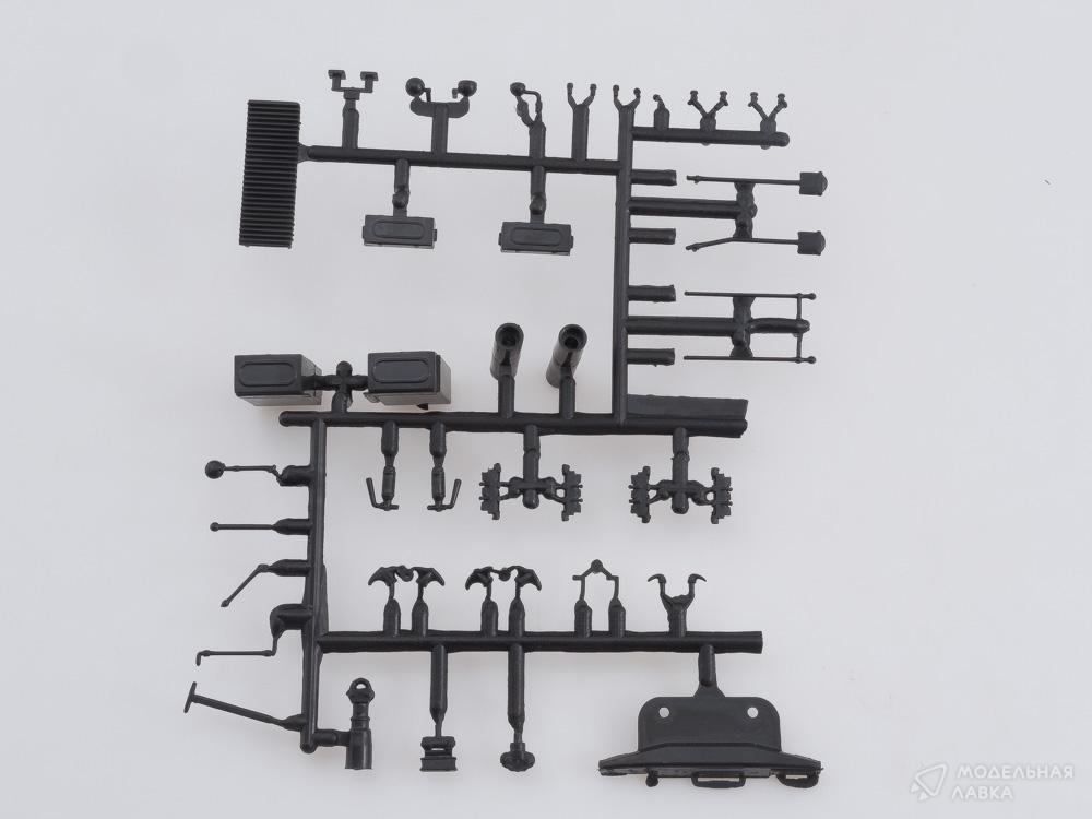 Сборная модель тяжелый артиллерийский тягач АТ-Т в масштабе 1:43 AVD Models Сборная модель тяжелый артиллерийский тягач АТ-Т AVD Models