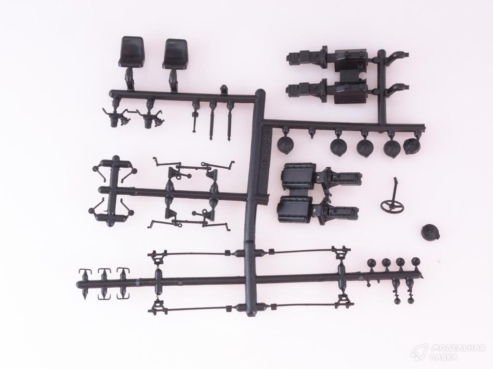 Сборная модель вездеход ЗИЛ-Э167 в масштабе 1:43 AVD Models Сборная модель вездеход ЗИЛ-Э167 AVD Models
