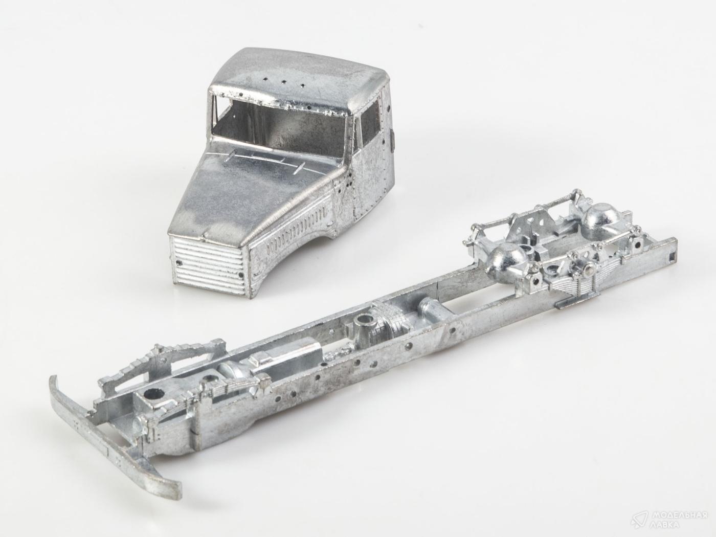 Сборная модель седельный тягач КРАЗ-258Б1 в масштабе 1:43 AVD Models Сборная модель седельный тягач КРАЗ-258Б1 AVD Models