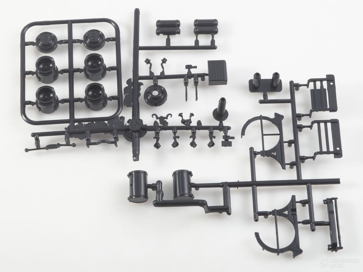 Сборная модель седельный тягач КРАЗ-258Б1 в масштабе 1:43 AVD Models Сборная модель седельный тягач КРАЗ-258Б1 AVD Models