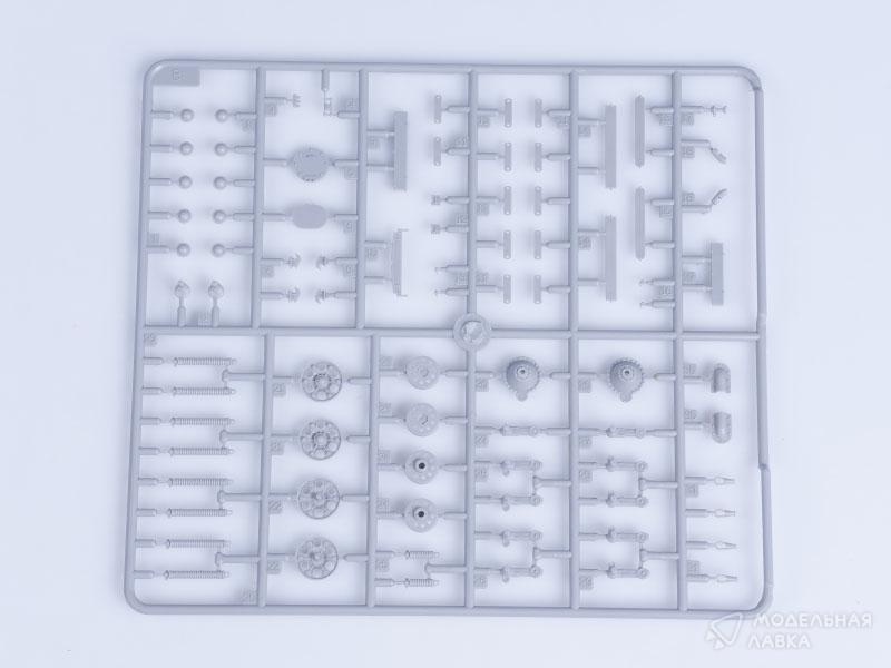 Сборная модель танк Russia T-34/76 Tank 1942 в масштабе 1:48 Hobby Boss Сборная модель танк Russia T-34/76 Tank 1942 Hobby Boss