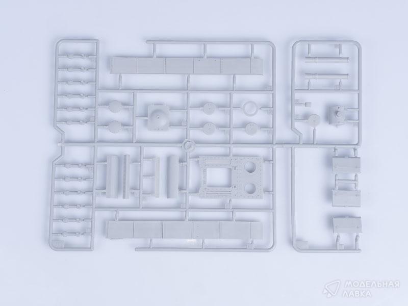Сборная модель танк Russian KV-1 Model 1941 KV Small Turret Tank в масштабе 1:48 Hobby Boss Сборная модель танк Russian KV-1 Model 1941 KV Small Turret Tank Hobby Boss