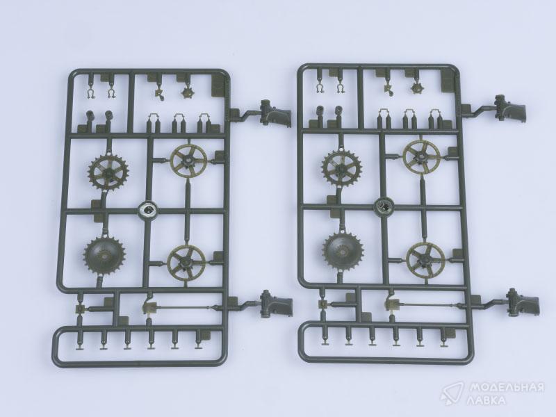 Сборная модель танк Soviet T-26 Light Infantry Tank Mod.1936/1937 в масштабе 1:35 Hobby Boss Сборная модель танк Soviet T-26 Light Infantry Tank Mod.1936/1937 Hobby Boss