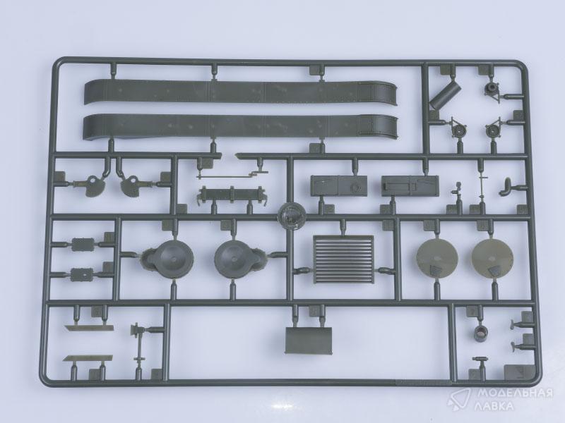 Сборная модель танк Soviet T-26 Light Infantry Tank Mod.1936/1937 в масштабе 1:35 Hobby Boss Сборная модель танк Soviet T-26 Light Infantry Tank Mod.1936/1937 Hobby Boss