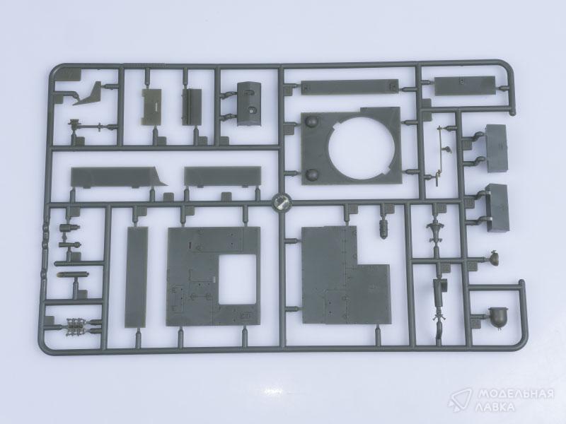 Сборная модель танк Soviet T-26 Light Infantry Tank Mod.1936/1937 в масштабе 1:35 Hobby Boss Сборная модель танк Soviet T-26 Light Infantry Tank Mod.1936/1937 Hobby Boss