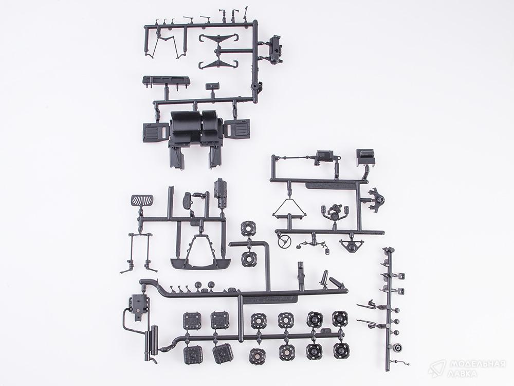Сборная модель Tatra T-138 NT 6x6 тягач в масштабе 1:43 AVD Models Сборная модель Tatra T-138 NT 6x6 тягач AVD Models