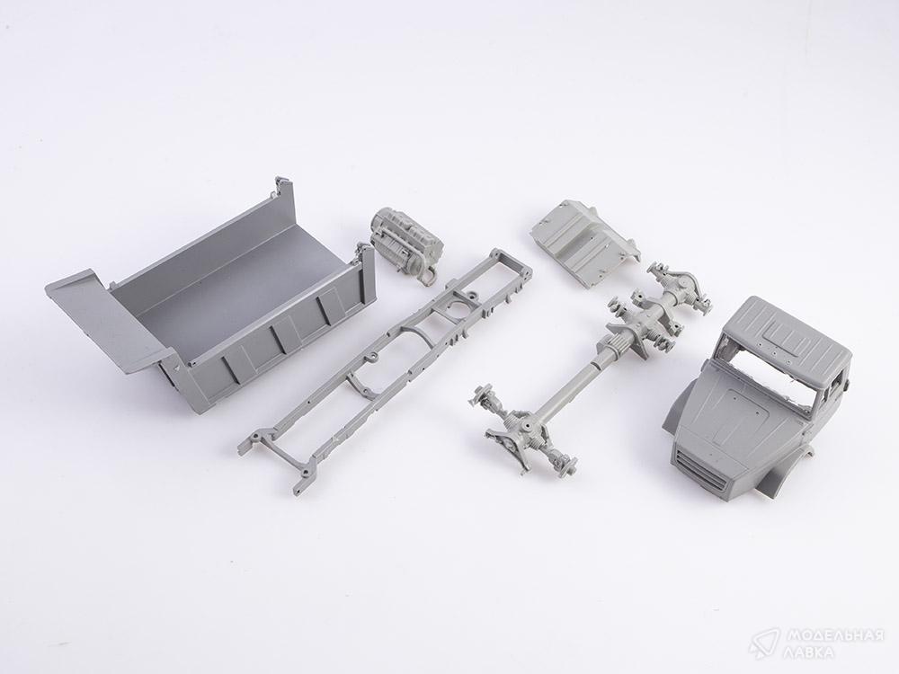 Сборная модель TATRA-ЗИЛ в масштабе 1:43 AVD Models Сборная модель TATRA-ЗИЛ AVD Models
