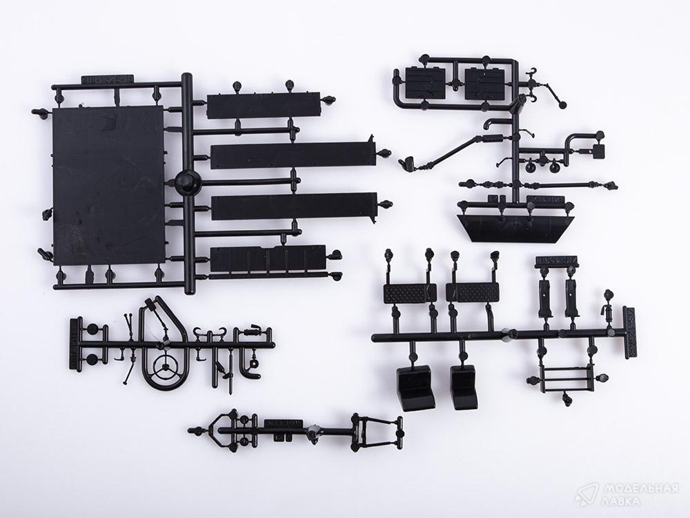 Сборная модель вездеход ЗИЛ-132С в масштабе 1:43 AVD Models Сборная модель вездеход ЗИЛ-132С AVD Models