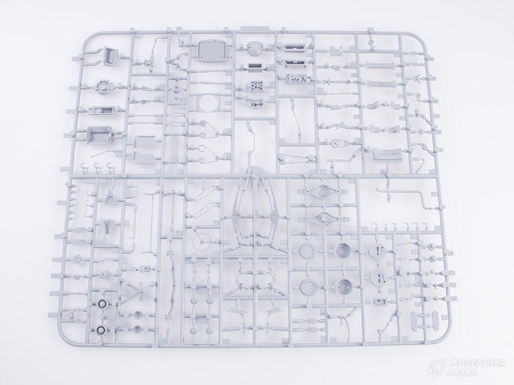 Сборная модель ЗИЛ-130 бортовой в масштабе 1:35 AVD Models Сборная модель ЗИЛ-130 бортовой AVD Models