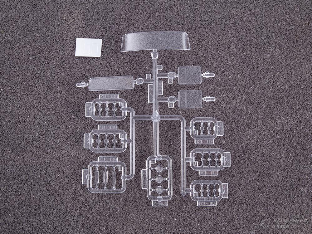 Сборная модель ЗИЛ-130 бортовой в масштабе 1:35 AVD Models Сборная модель ЗИЛ-130 бортовой AVD Models