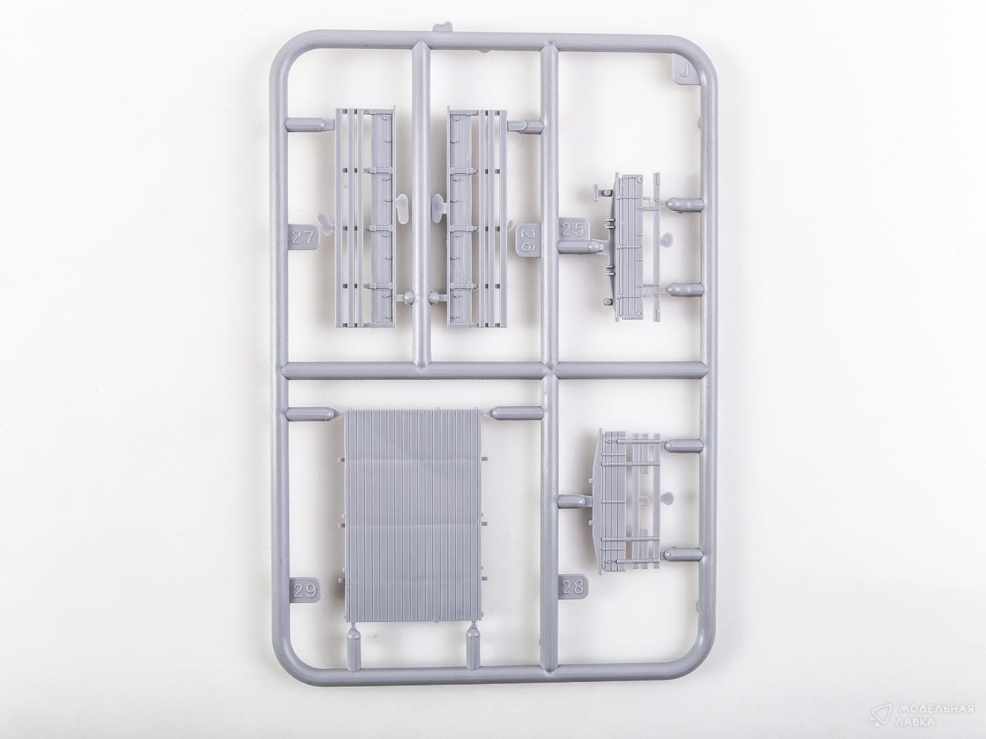 Сборная модель ЗИЛ-131 бортовой в масштабе 1:72 AVD Models Сборная модель ЗИЛ-131 бортовой AVD Models