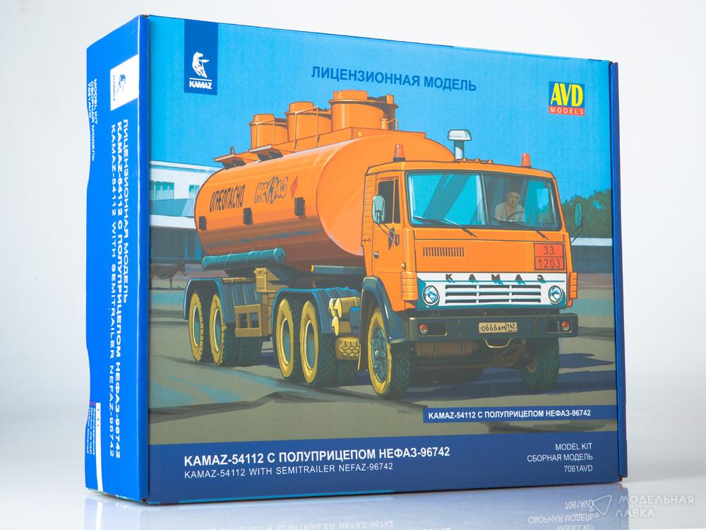 Сборная модель КАМАЗ-54112 с полуприцепом НЕФАЗ-96742 в масштабе 1:43 AVD Models Сборная модель КАМАЗ-54112 с полуприцепом НЕФАЗ-96742 AVD Models