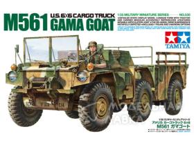 Американский автомобиль 6x6 M561 Gamma Goat с фигурой водителя.